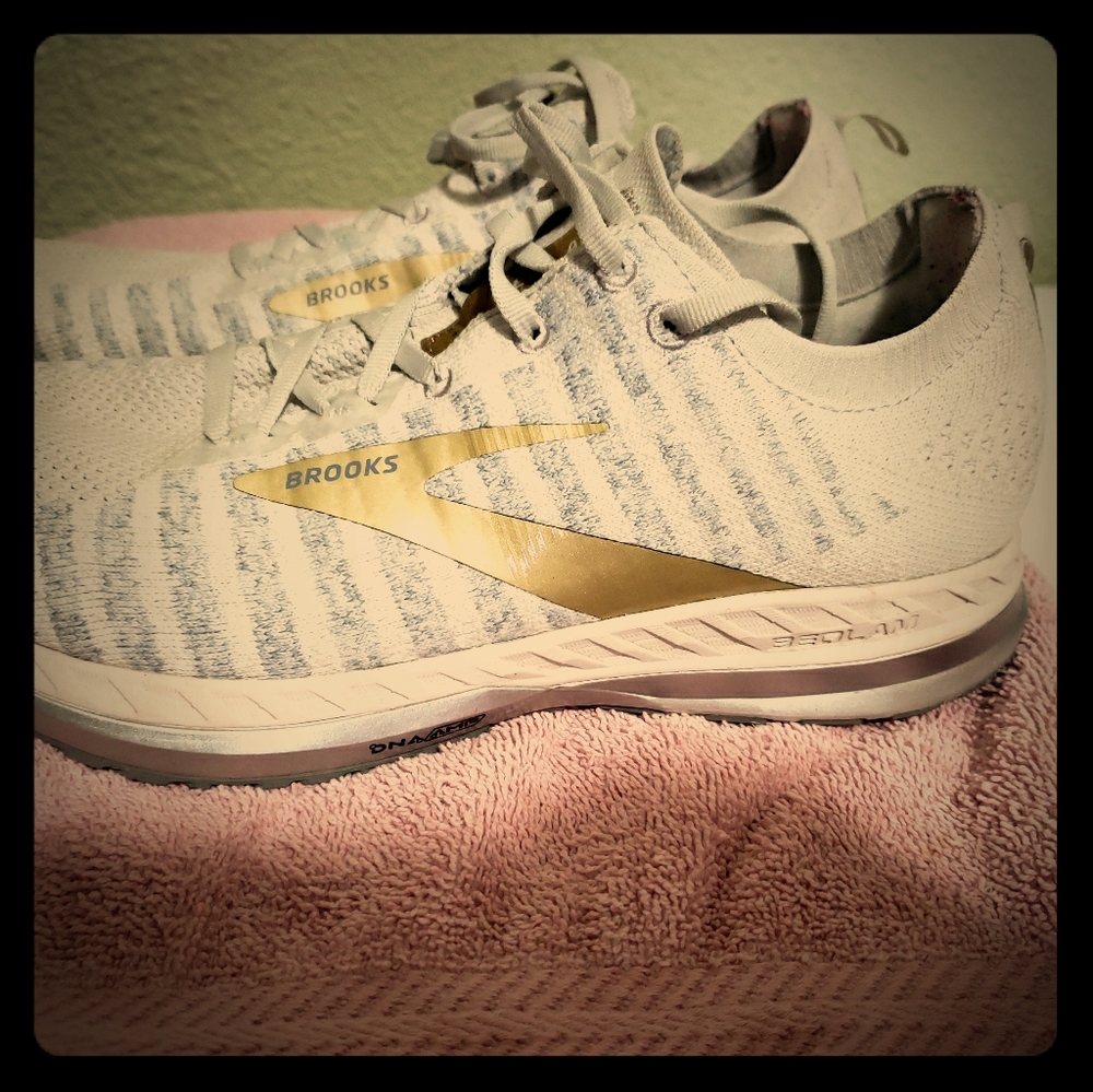 Womans Brooks Bedlam 2